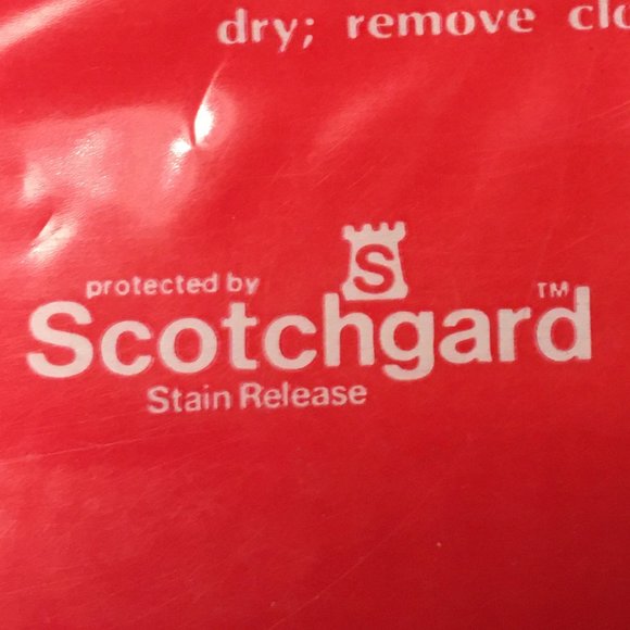 CHRISTMAS ON MAIN STREET Dinner Napkins NEVER USED - Picture 7 of 9